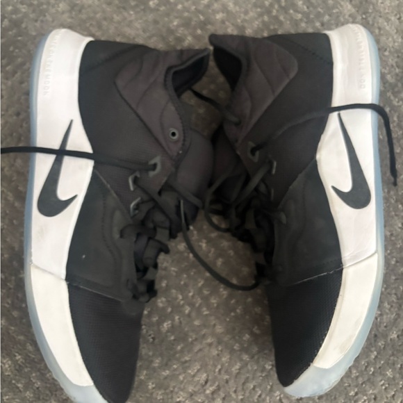Nike PG3 Men's Black and White Sneakers Size 12 - Picture 1 of 4